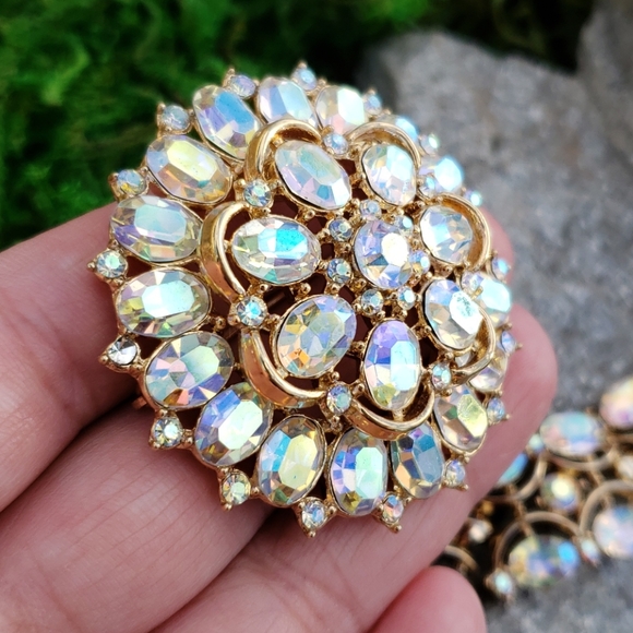 Vintage Crown Trifari Aurora Borealis Faceted Rhinestone Gold Rhodium Bracelet - Picture 12 of 16